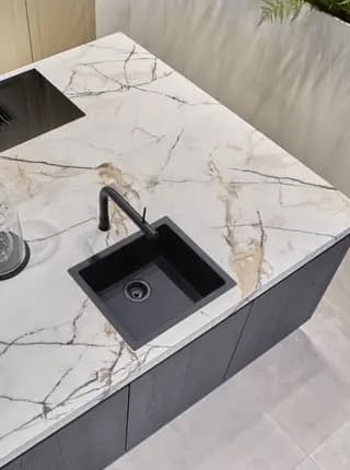 Kookeiland-in-designkeuken.jpg